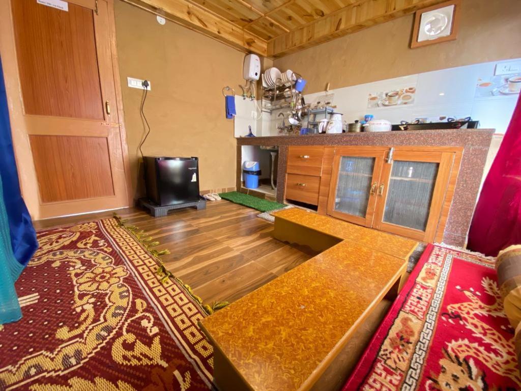 1 Bhk Independent Mud House With Netflix, Power Backup, Wifi ,Balcony, Kitchen Leilighet Manāli Eksteriør bilde